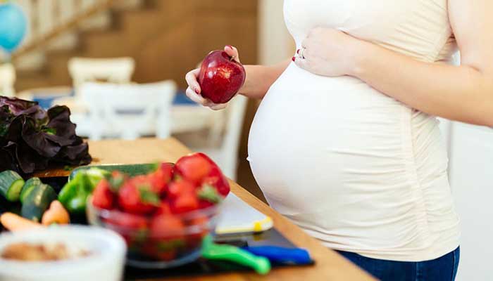 غذاهای مفید برای لکه بینی