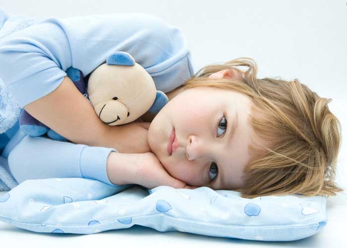 از چه زمانی جای خواب کودک را جدا کنیم؟